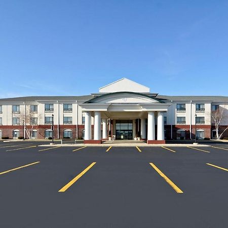 阿特金森堡快捷假日酒店及套房 Fort Atkinson 外观 照片